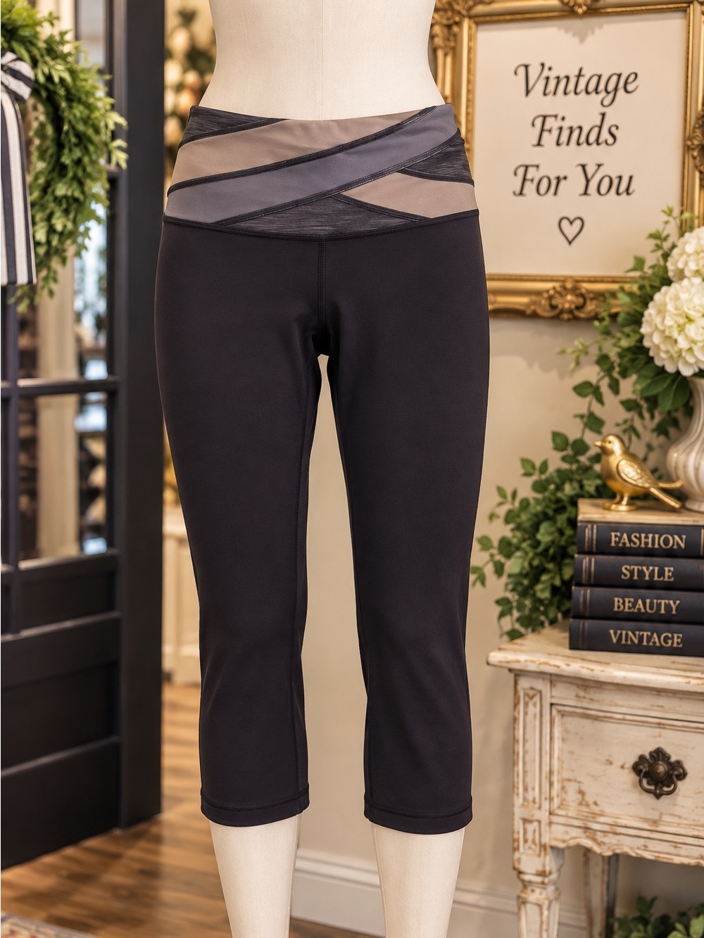 Lululemon Size 8 Black Capri Leggings Crisscross Colorblock Waistband